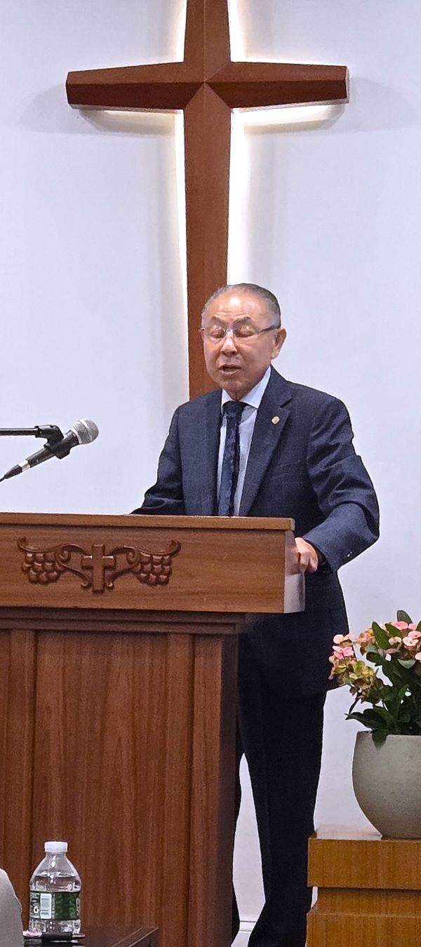 설교하는 권극중 목사