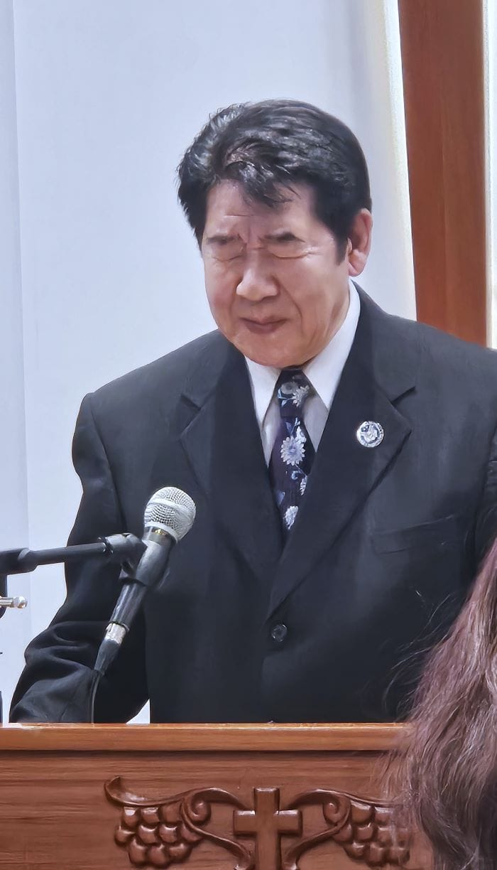 축도하는 김제성 박사