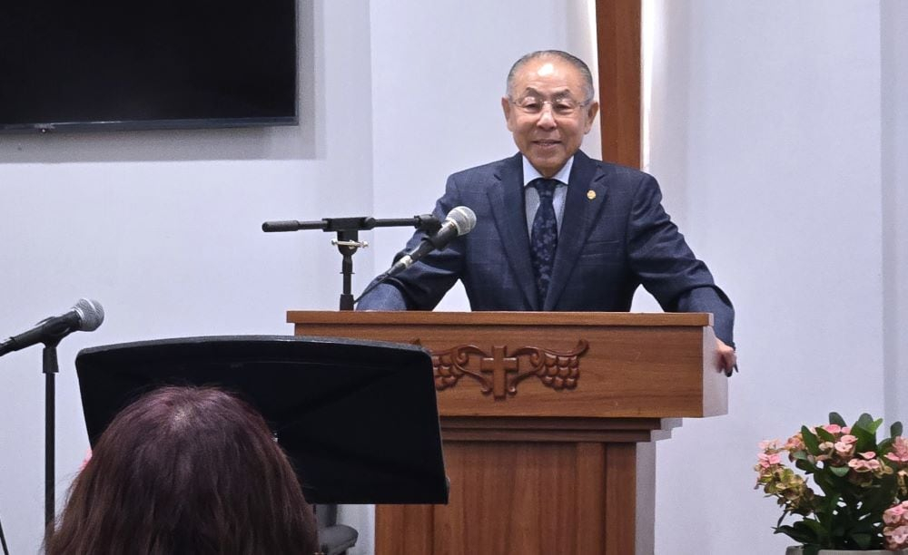 설교하는 권극중 목사